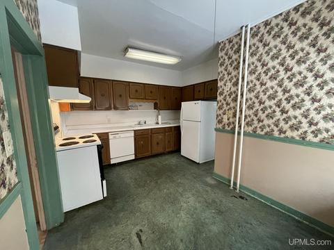 210 W Barnum, Ishpeming, MI 49849 photo 11
