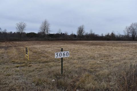 5060 County Line, Lenox, MI 48048