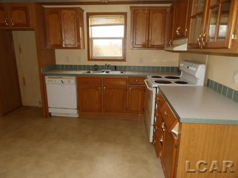 10131 Fairway Dr, Jerome, MI 49249 photo 2