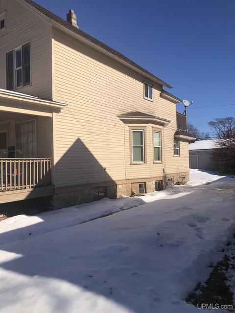 409 S 16th St, Escanaba, MI 49829 photo 2