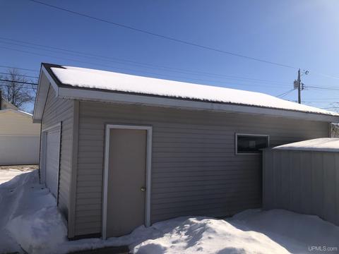 409 S 16th St, Escanaba, MI 49829 photo 4