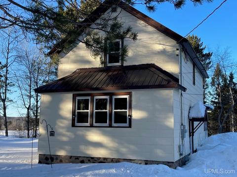 1609 E Pierce St, Wakefield, MI 49968 photo 1