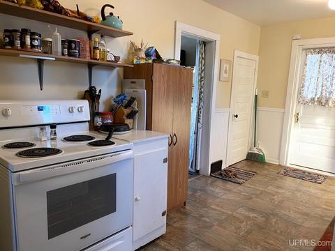 1609 E Pierce St, Wakefield, MI 49968 photo 3