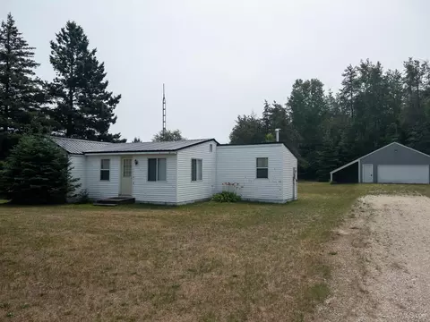 4599 N M94, Manistique, MI 49854