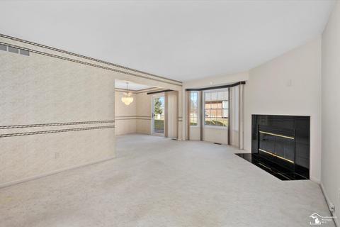 18617 Hilltop Ln, Riverview, MI 48193 photo 11