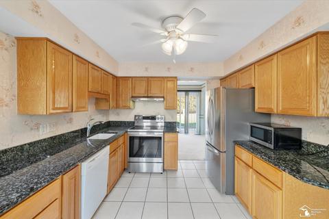 18617 Hilltop Ln, Riverview, MI 48193 photo 7
