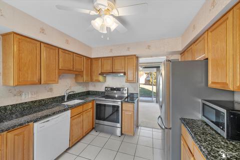 18617 Hilltop Ln, Riverview, MI 48193 photo 8