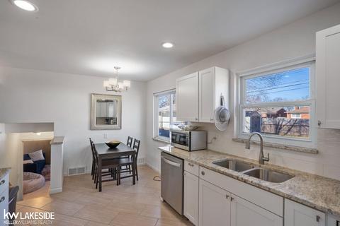 11065 Wilson Dr, Warren, MI 48089 photo 9