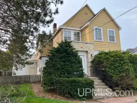 635 E Ayer St #1, Ironwood, MI 49938