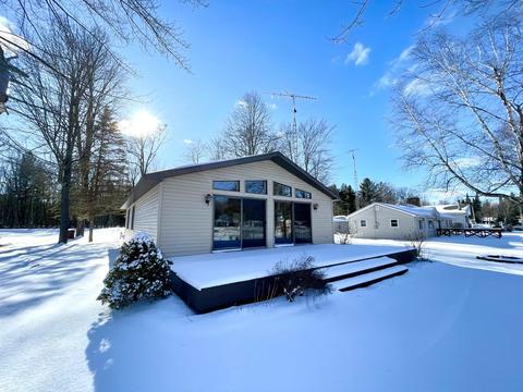 3784 Pinelands Pt, Gladwin, MI 48624 photo 4