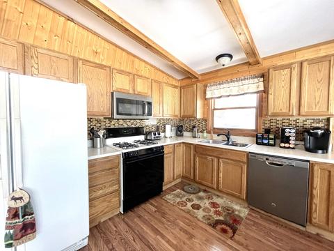 3784 Pinelands Pt, Gladwin, MI 48624 photo 13
