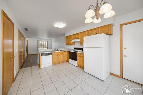 7224 Douglas Rd, Temperance, MI 48182 photo 12