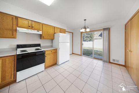 7224 Douglas Rd, Temperance, MI 48182 photo 9