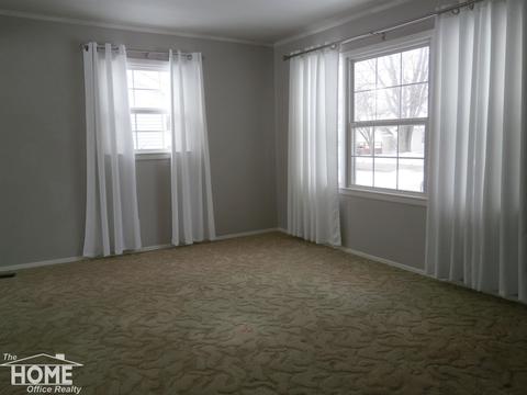 834 E Mason St, Owosso, MI 48867 photo 2