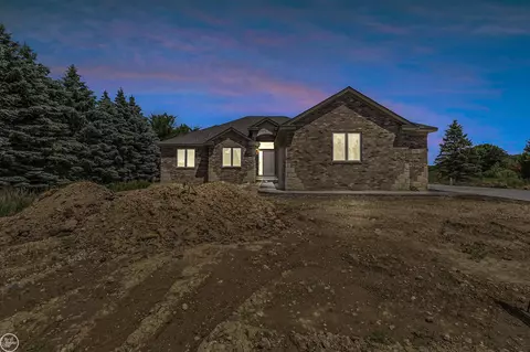 7011 White Tail, Grand Blanc, MI 48439