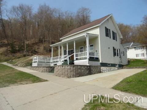 316 Spruce, Munising, MI 49862 photo 2