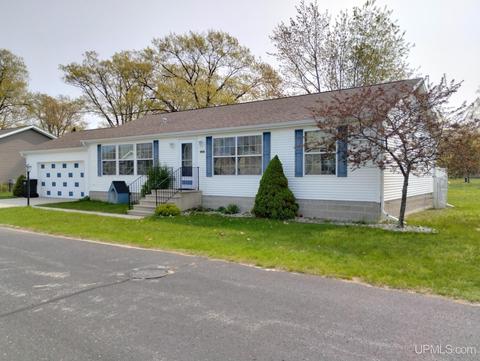 54 Kenneally, Gladstone, MI 49837