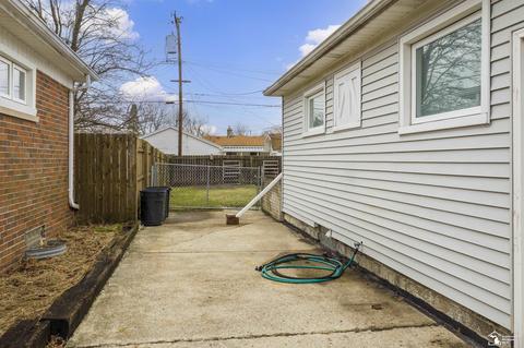1245 Maple Blvd, Monroe, MI 48162 photo 2