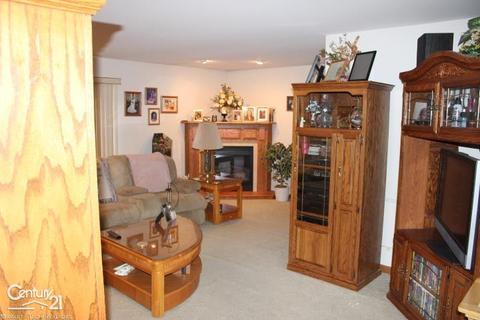 46075 Heydenreich, Macomb, MI 48044 photo 13