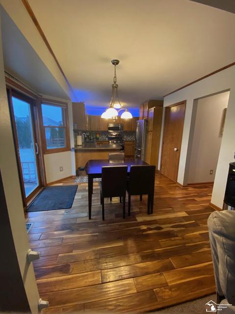 592 Tower Vw, Temperance, MI 48182 photo 9