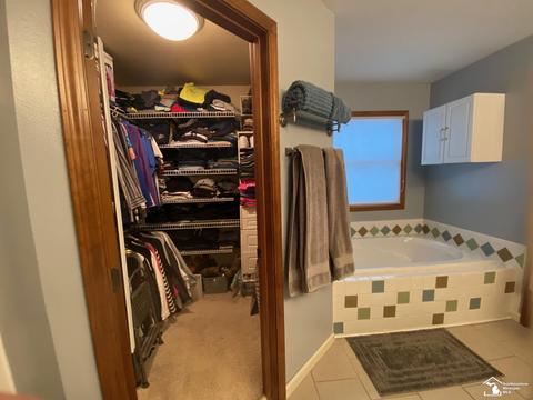592 Tower Vw, Temperance, MI 48182 photo 14