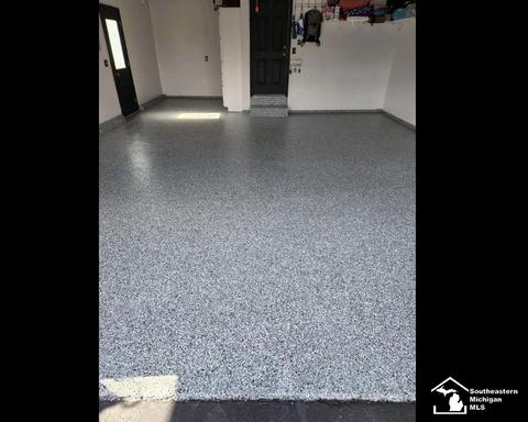 592 Tower Vw, Temperance, MI 48182 photo 12