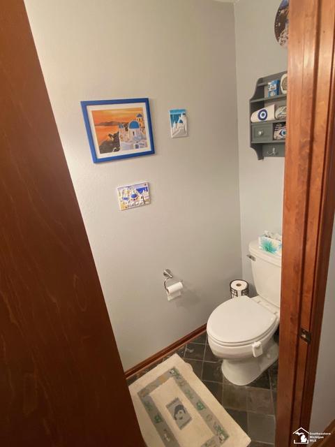 592 Tower Vw, Temperance, MI 48182 photo 11