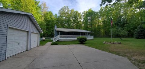 3300 E Arnold Lk, Harrison, MI 48625