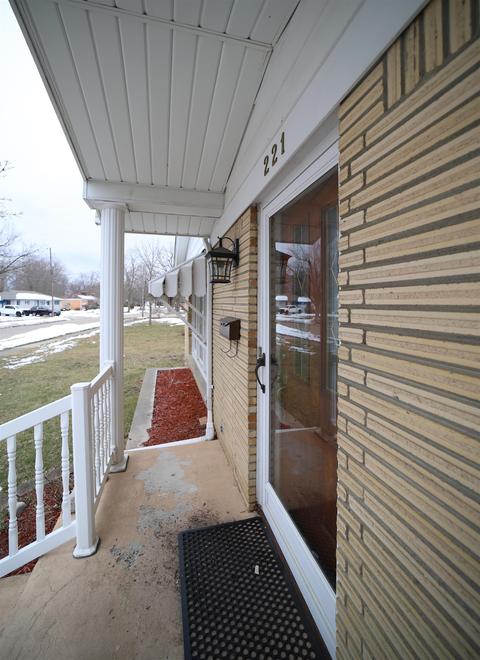 221 Circle Dr, Flushing, MI 48433 photo 2