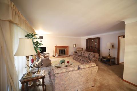 221 Circle Dr, Flushing, MI 48433 photo 3