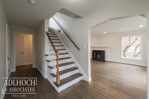 1040 Whittier, Grosse Pointe Park, MI 48230 photo 2