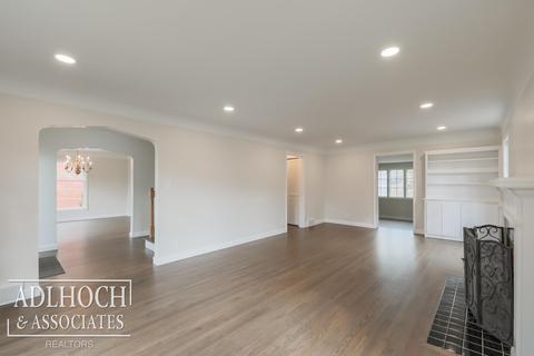 1040 Whittier, Grosse Pointe Park, MI 48230 photo 4