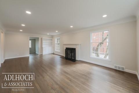 1040 Whittier, Grosse Pointe Park, MI 48230 photo 3