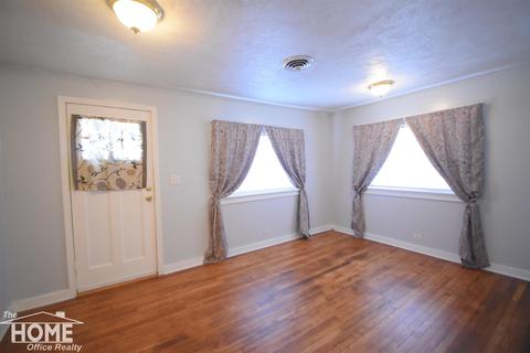 515 Clyde St, Owosso, MI 48867 photo 2
