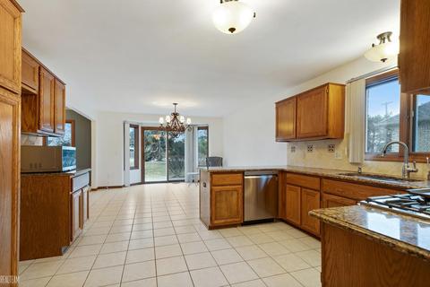 45785 Delta, Macomb, MI 48044 photo 12