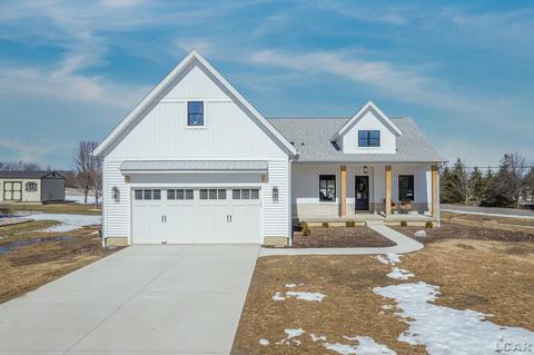 401 Red Maple Dr, Tecumseh, MI 49286 photo 1