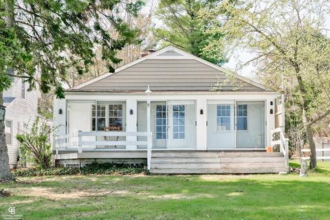 8709 Lakeshore, Lexington, MI 48450