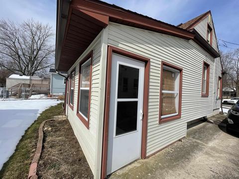 1231 Sherman, Adrian, MI 49221 photo 3