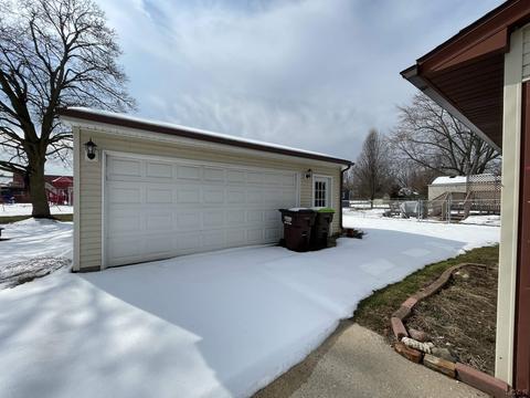 1231 Sherman, Adrian, MI 49221 photo 2