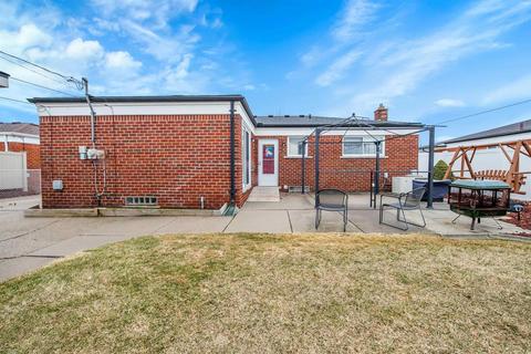 14015 Bade Dr, Warren, MI 48088 photo 30