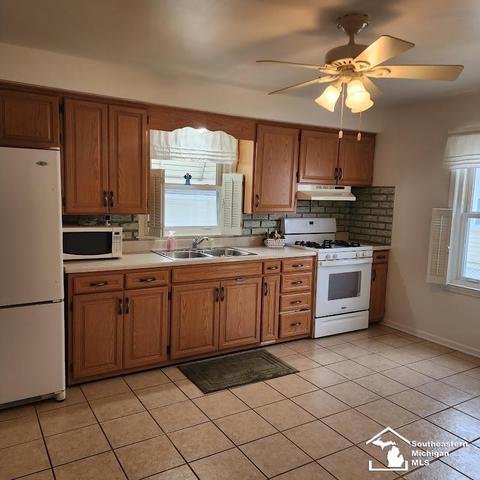 220 N Roessler, Monroe, MI 48162 photo 4