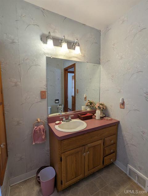 650 Cedar, Ishpeming, MI 49849 photo 23