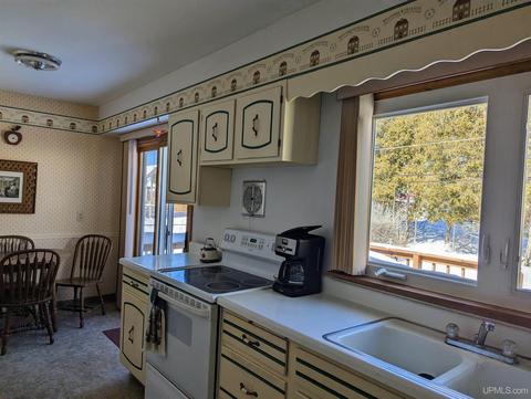 650 Cedar, Ishpeming, MI 49849 photo 7