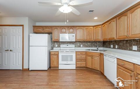 2449 Sutton, Temperance, MI 48182 photo 4