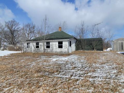 217 Ashley St, Harrison, MI 48625