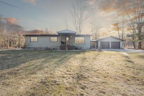 1649 SE County Line, Shepherd, MI 48883