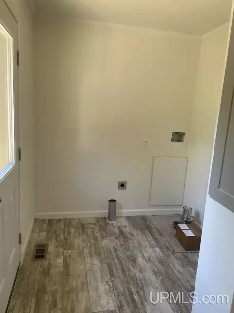 820 Empire, Ishpeming, MI 49849 photo 11
