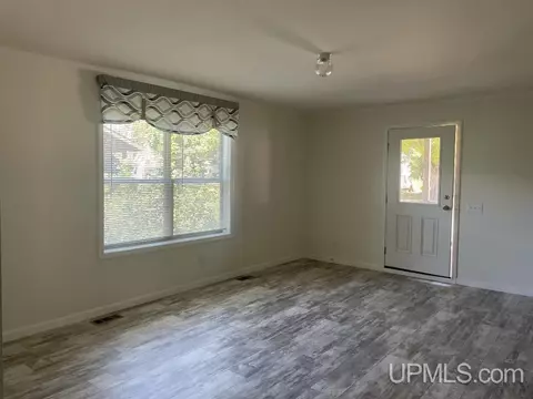 820 Empire, Ishpeming, MI 49849 photo 12