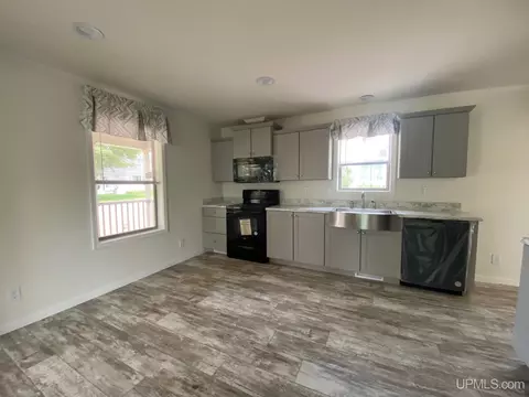 820 Empire, Ishpeming, MI 49849 photo 7