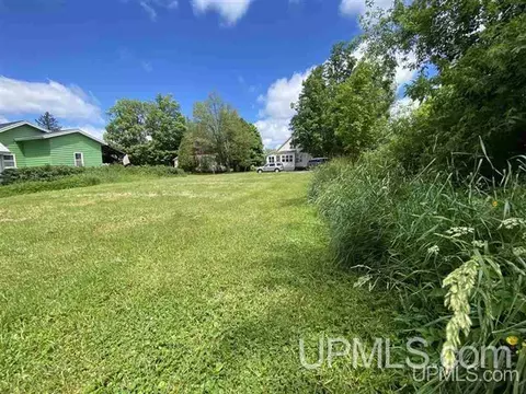 820 Empire, Ishpeming, MI 49849 photo 28